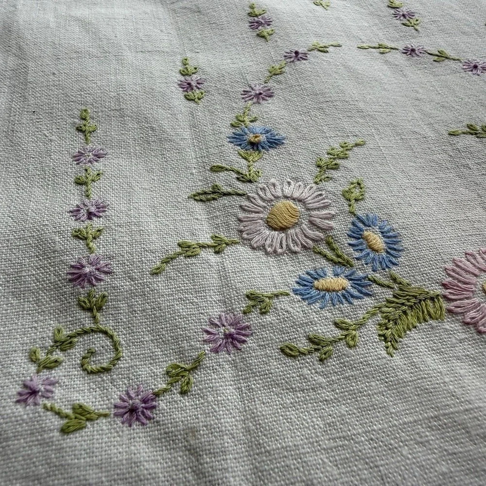 Vtg Embroidered Crochet Dresser Scarf Table Runner Rectangle Flower 38
